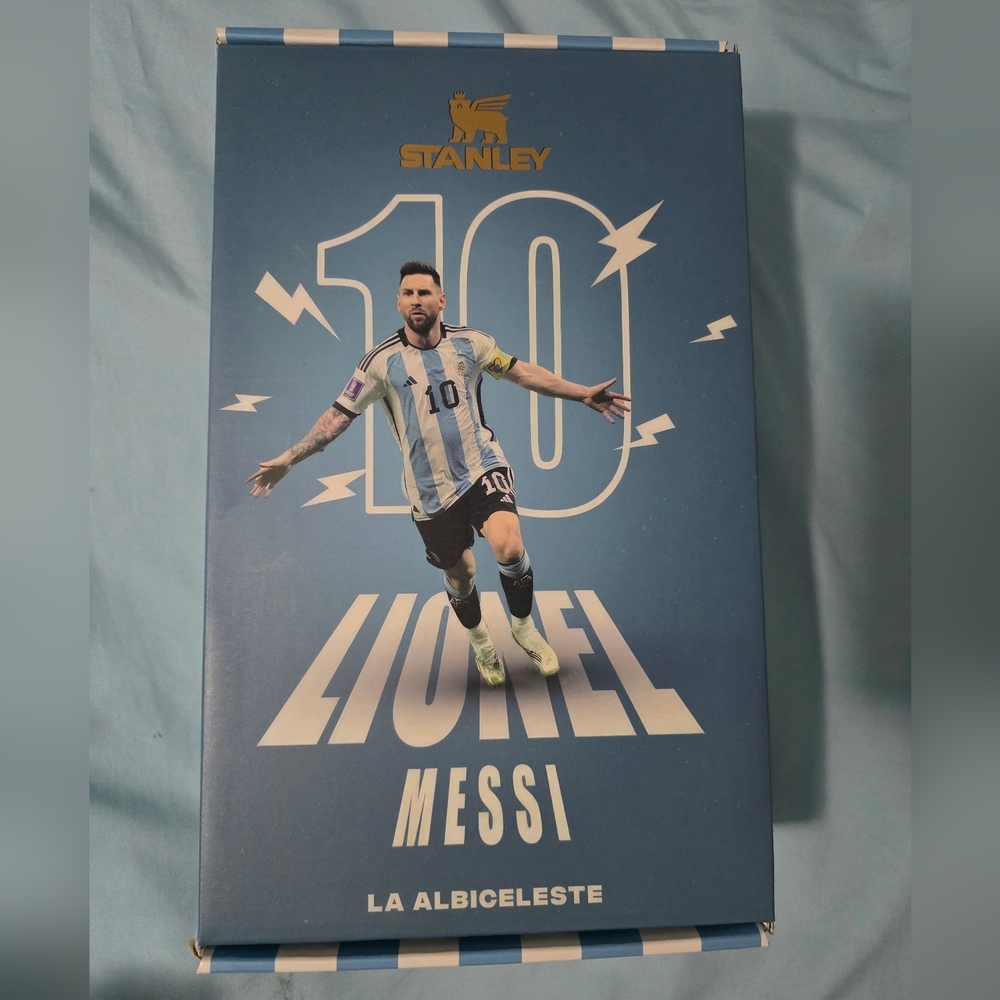 Stanley Striped Blue and White Tumbler with Gold Accents MESSI FIFA 2026 - Picture 2 of 7